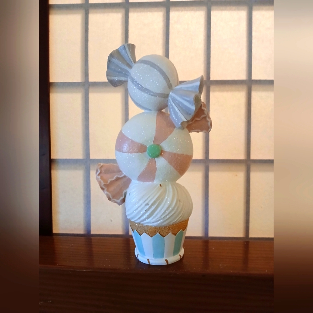 Cupcakes holiday stacker